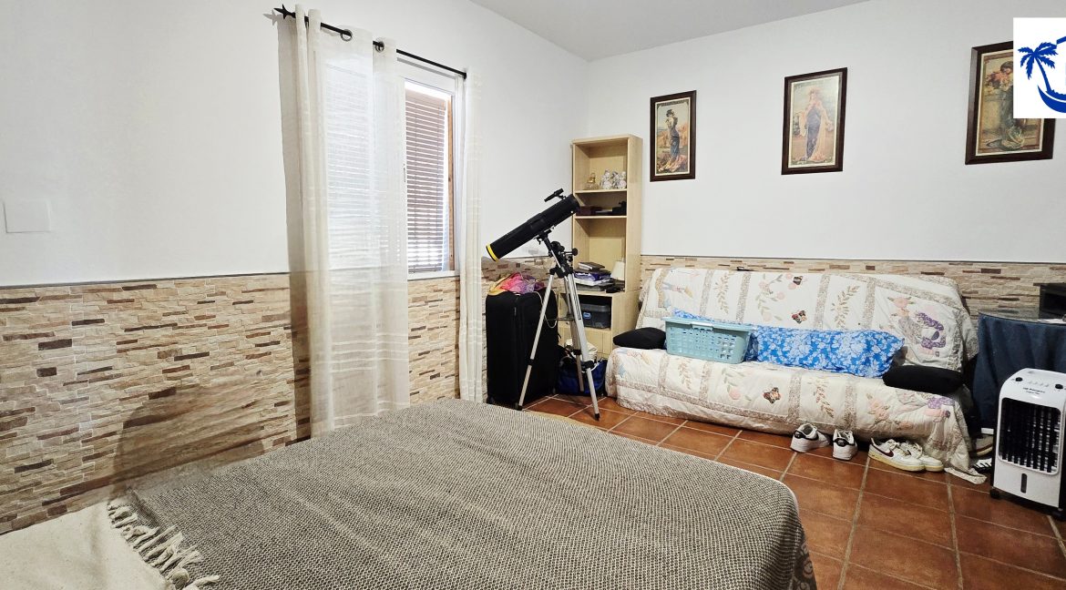 For sale house with mangos (10)