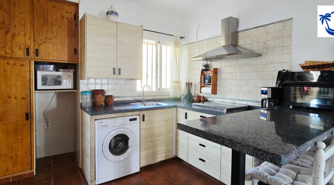 For sale house with mangos (11)