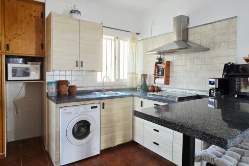 For sale house with mangos (11)