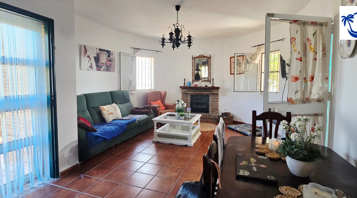 For sale house with mangos (14)