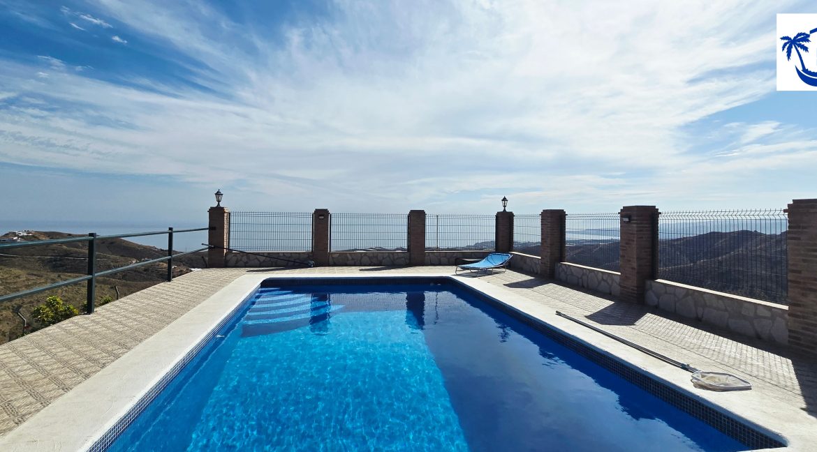 For sale house with mangos (2)