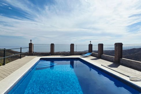 For sale house with mangos (2)