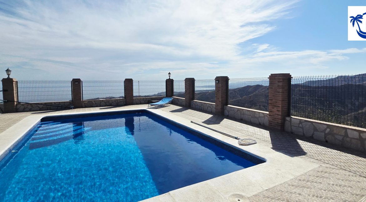 For sale house with mangos (3)