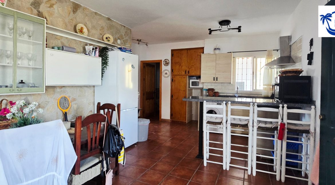 For sale house with mangos (4)