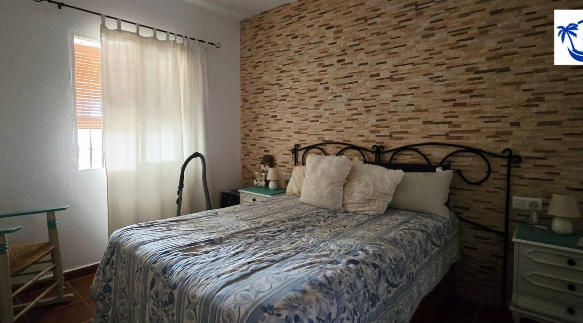 For sale house with mangos (5)