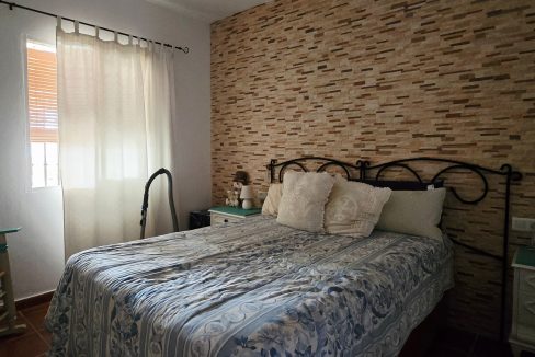 For sale house with mangos (5)