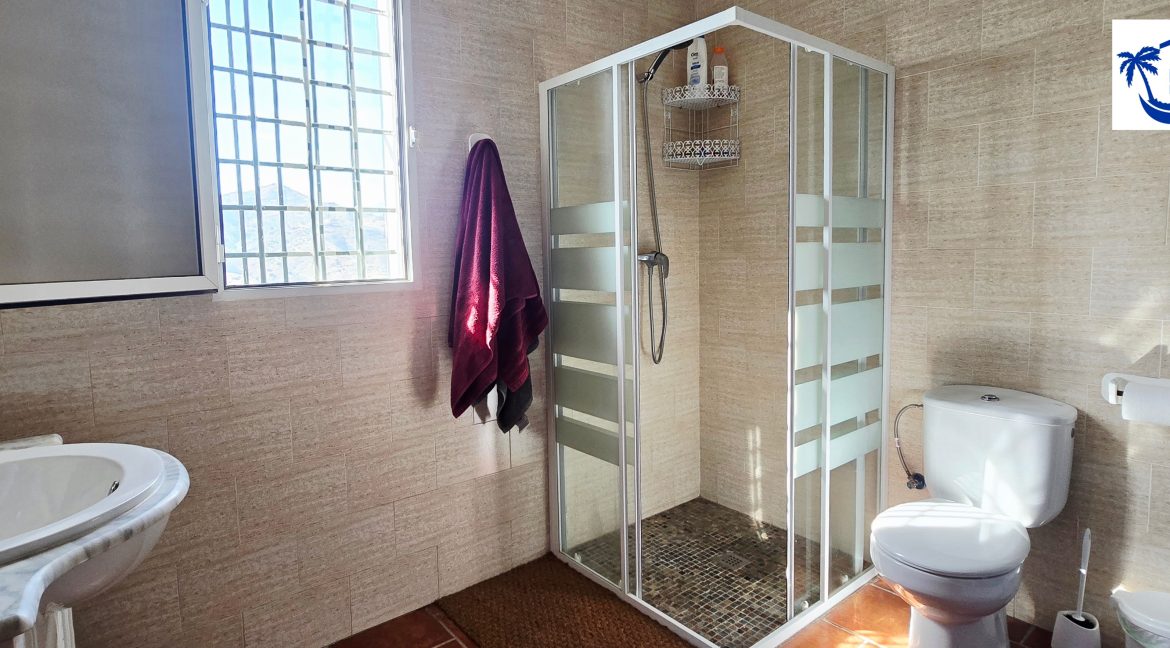 For sale house with mangos (7)