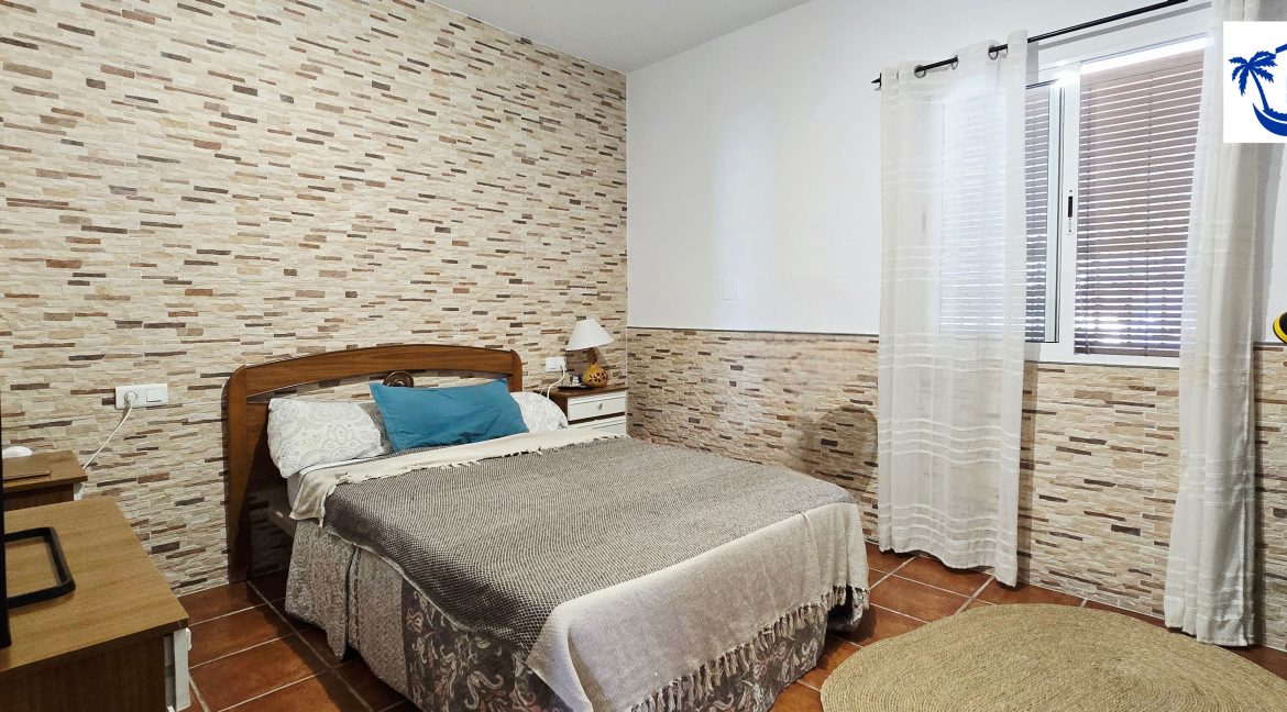 For sale house with mangos (9)