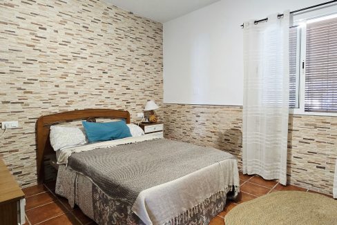 For sale house with mangos (9)