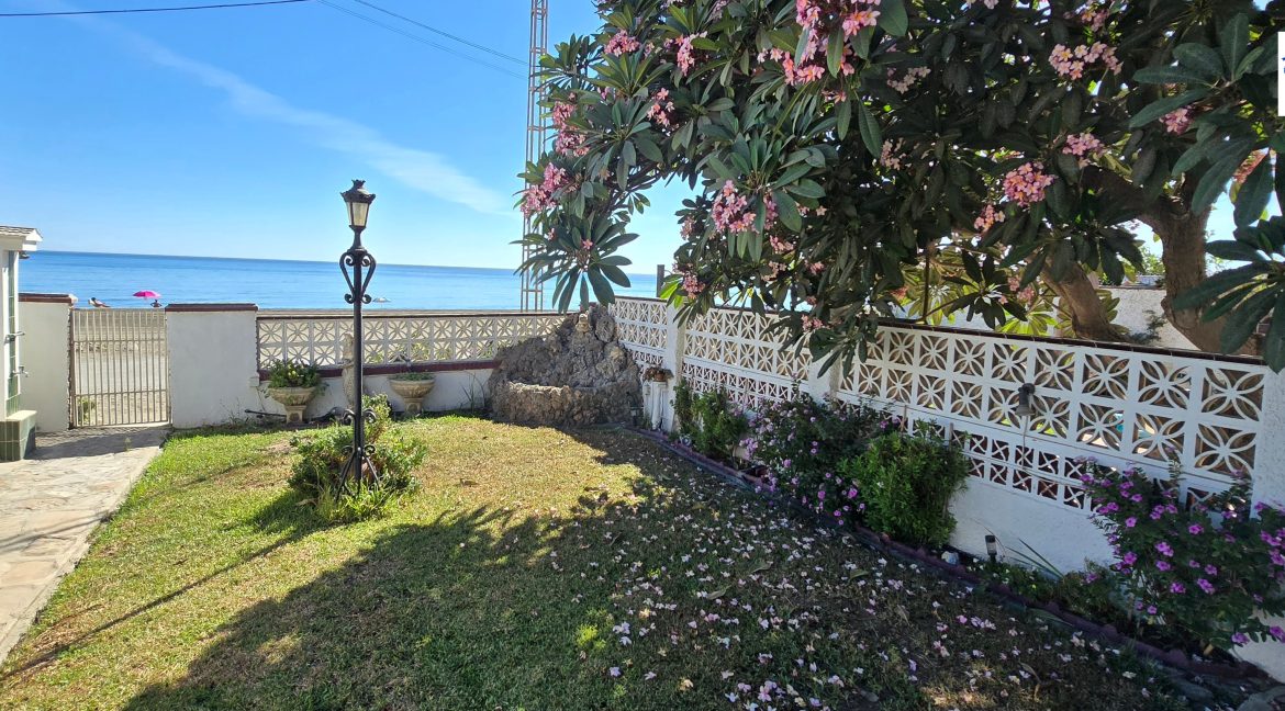 For sale house in Torre de Benagalon (16)