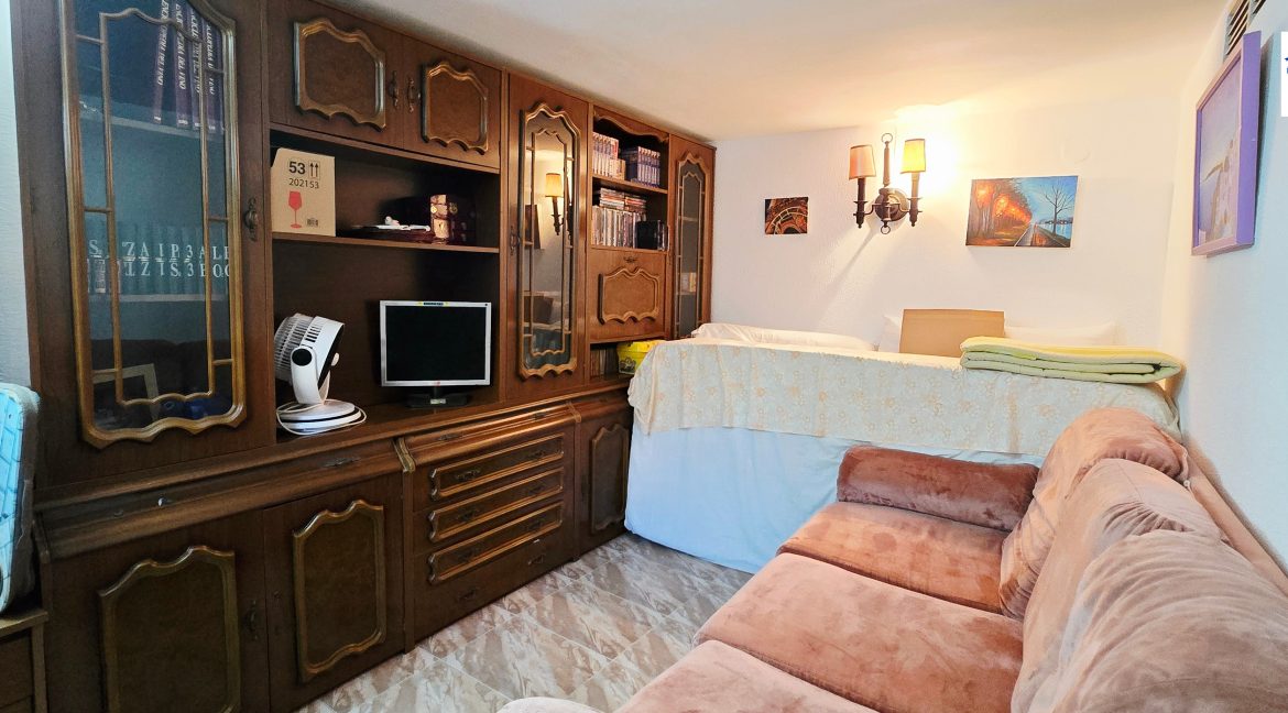 For sale house in Torre de Benagalon (18)
