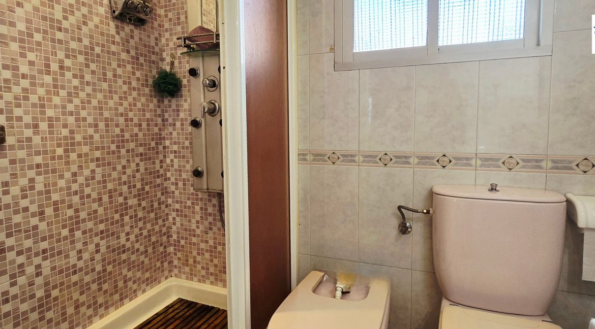 For sale house in Torre de Benagalon (22)