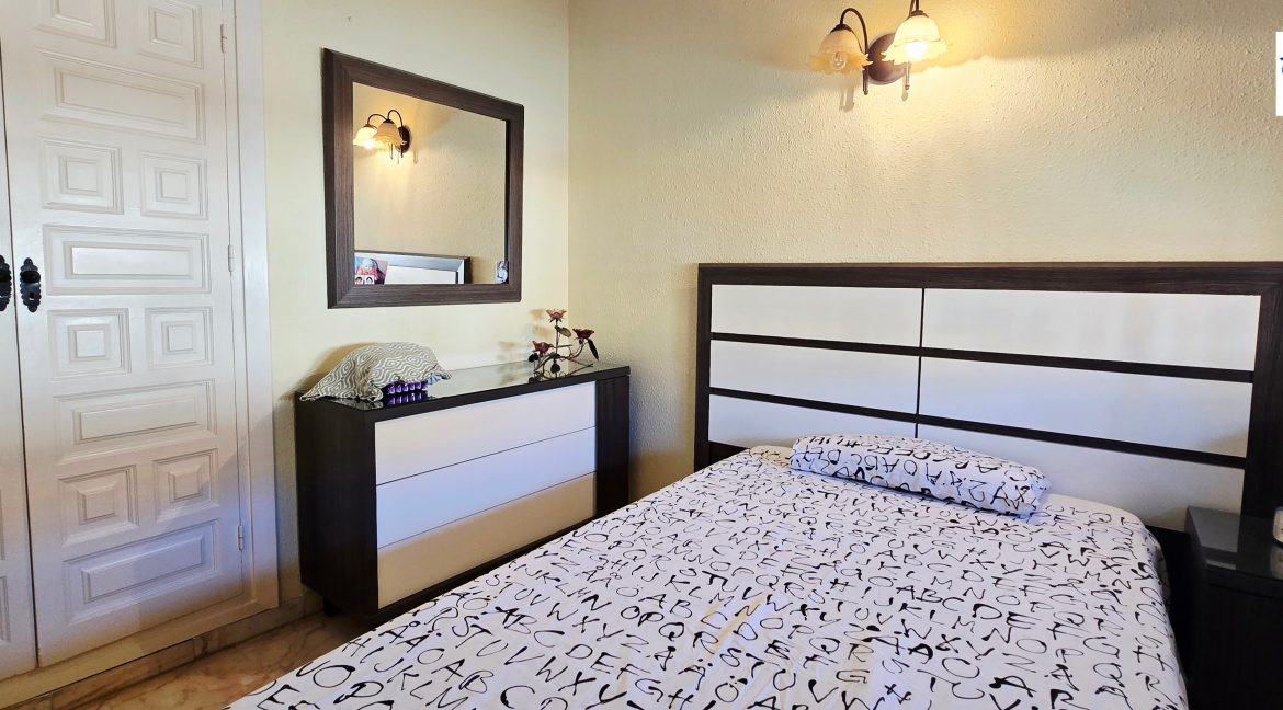 For sale house in Torre de Benagalon (23)