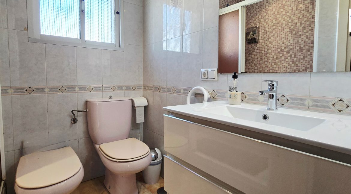 For sale house in Torre de Benagalon (24)