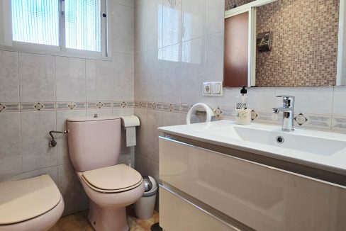 For sale house in Torre de Benagalon (24)