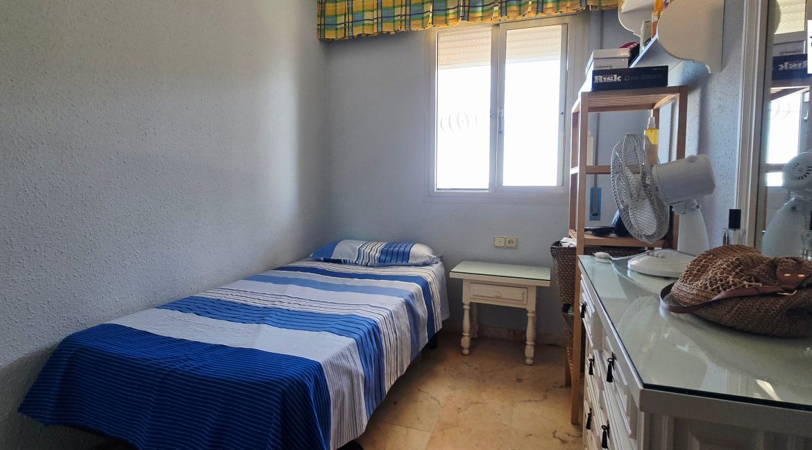 For sale house in Torre de Benagalon (25)