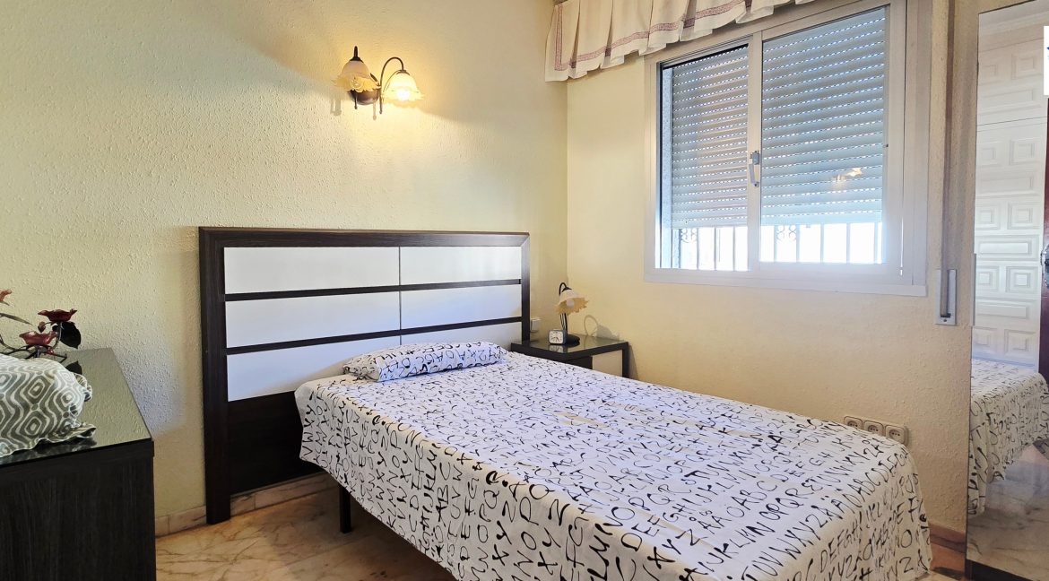 For sale house in Torre de Benagalon (26)