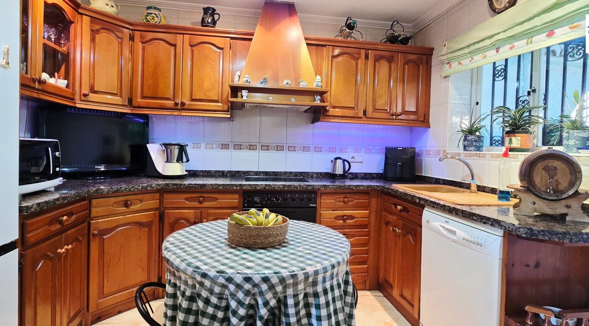 For sale house in Torre de Benagalon (34)