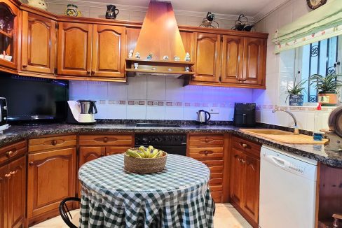 For sale house in Torre de Benagalon (34)