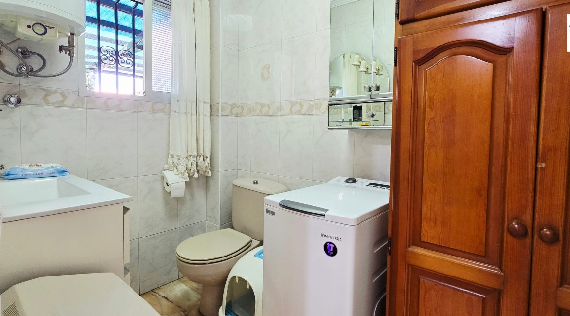 For sale house in Torre de Benagalon (36)