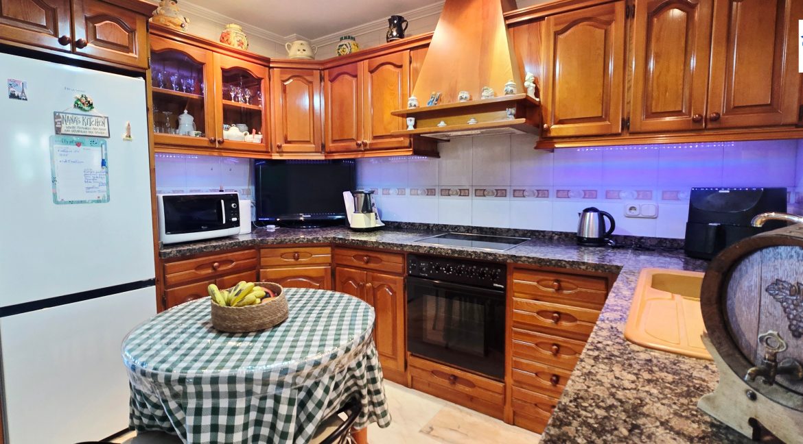 For sale house in Torre de Benagalon (37)
