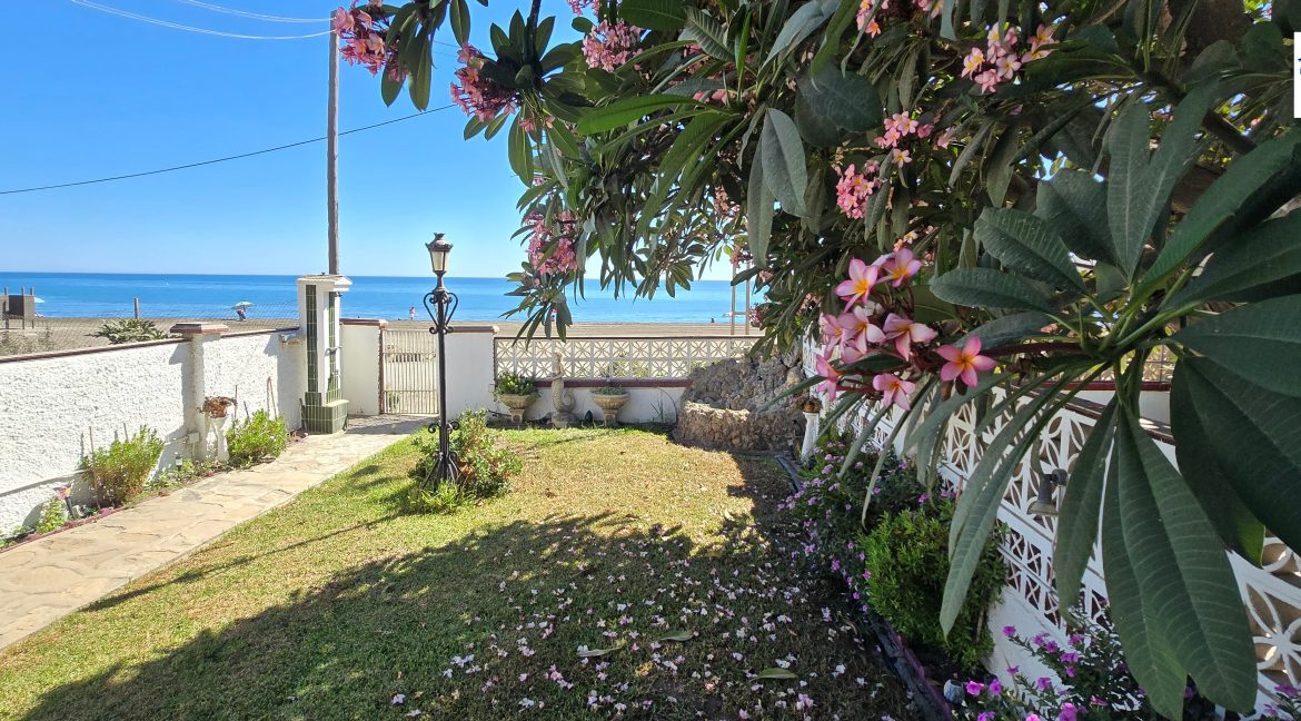 For sale house in Torre de Benagalon (40)