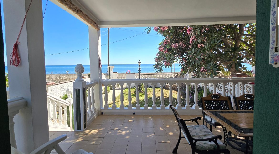For sale house in Torre de Benagalon (41)
