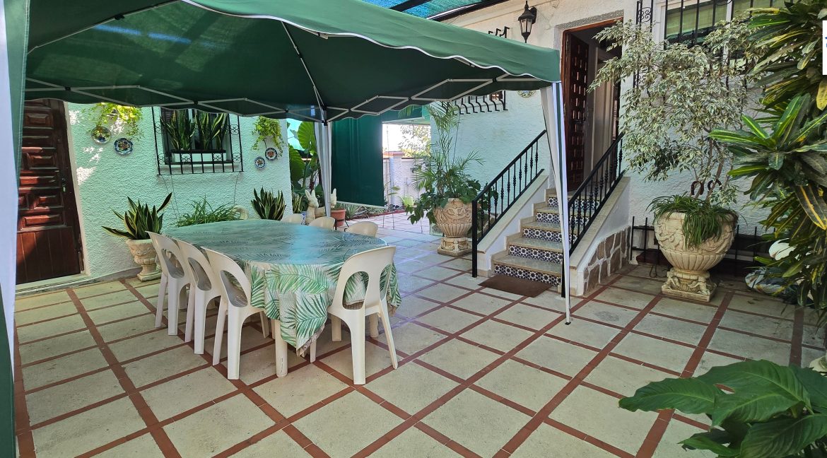 For sale house in Torre de Benagalon (46)