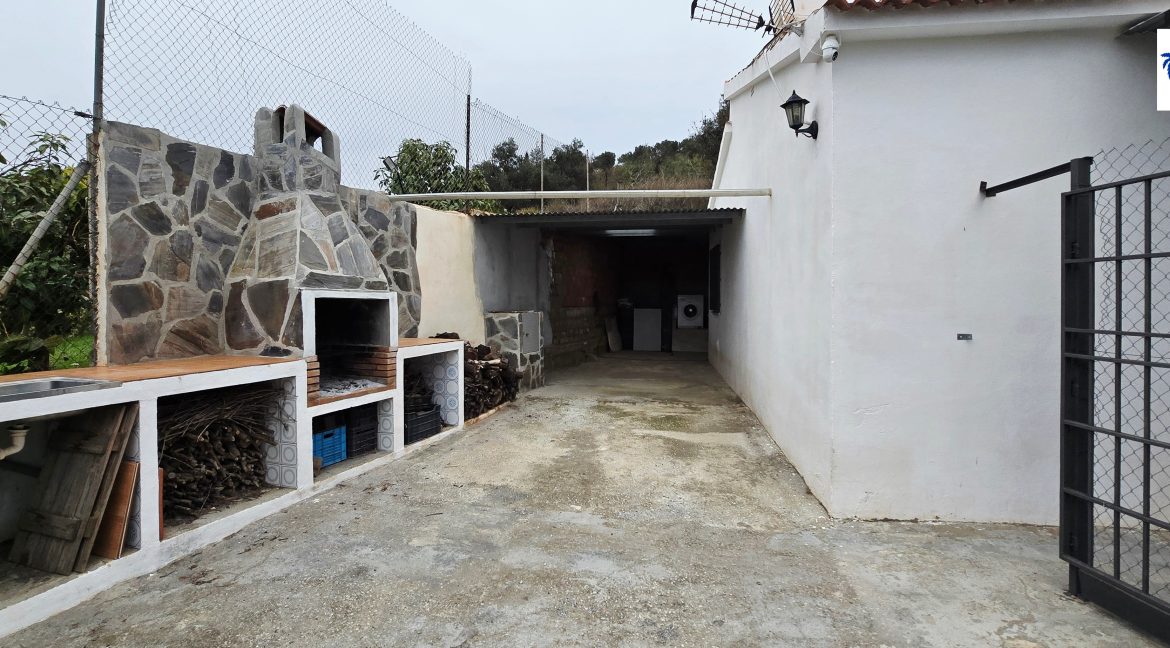 For sale rustic house with mango trees on the Costa del Sol - BluCee Real Estate (34)