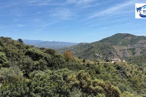 Country Villa For Sale in Comares with BluCee Real Estate (1)