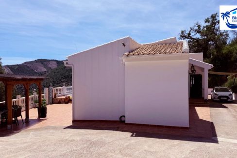 Country Villa For Sale in Comares with BluCee Real Estate (10)
