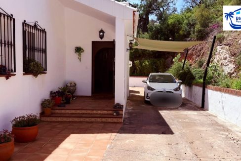 Country Villa For Sale in Comares with BluCee Real Estate (11)