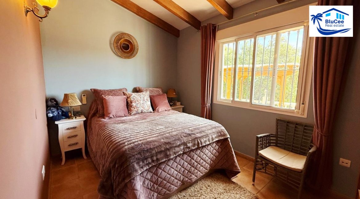 Country Villa For Sale in Comares with BluCee Real Estate (13)