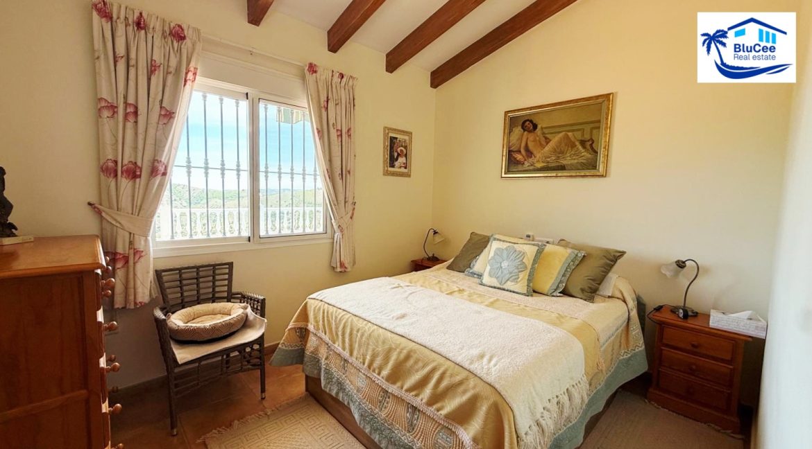 Country Villa For Sale in Comares with BluCee Real Estate (19)