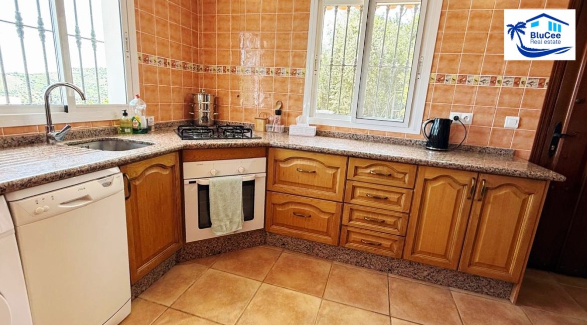 Country Villa For Sale in Comares with BluCee Real Estate (23)