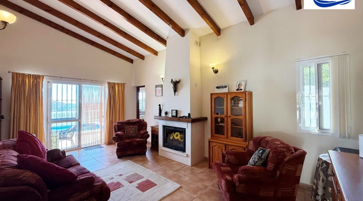 Country Villa For Sale in Comares with BluCee Real Estate (25)