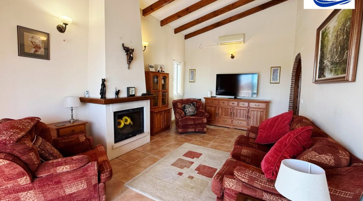 Country Villa For Sale in Comares with BluCee Real Estate (26)