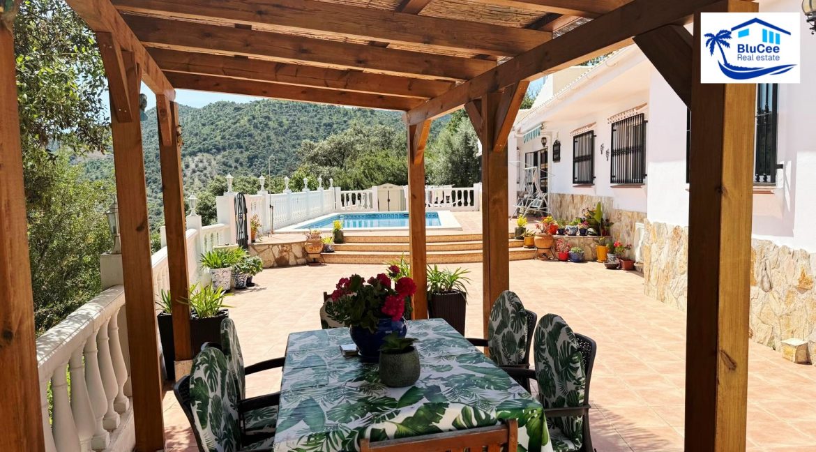 Country Villa For Sale in Comares with BluCee Real Estate (3)