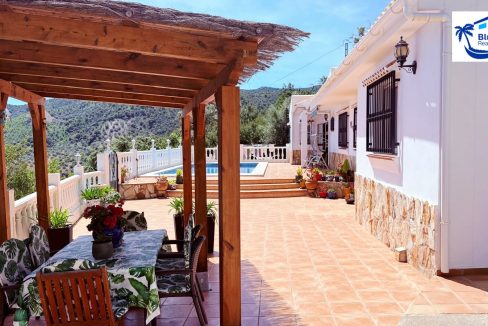 Country Villa For Sale in Comares with BluCee Real Estate (4)