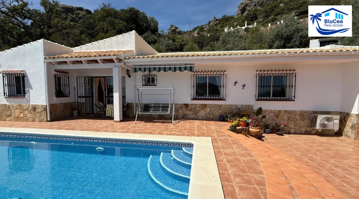 Country Villa For Sale in Comares with BluCee Real Estate (6)