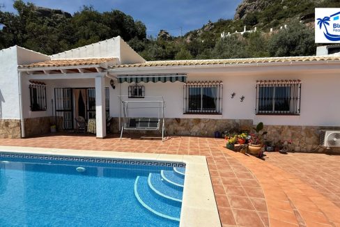 Country Villa For Sale in Comares with BluCee Real Estate (6)