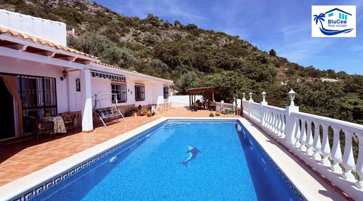 Country Villa For Sale in Comares with BluCee Real Estate (7)