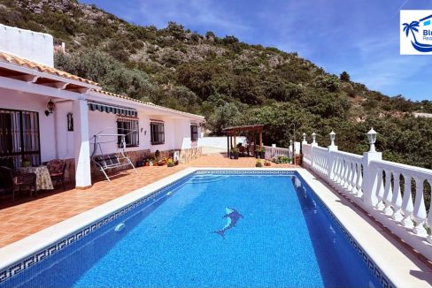 Country Villa For Sale in Comares with BluCee Real Estate (7)