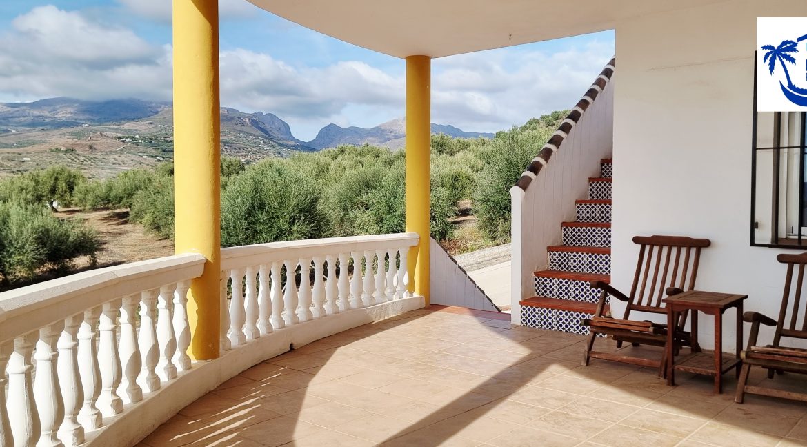 For sale independent villa with large swimming pool and views - BluCee Real Estate (17)