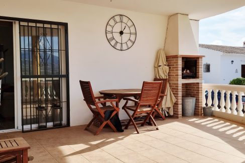 For sale independent villa with large swimming pool and views - BluCee Real Estate (18)