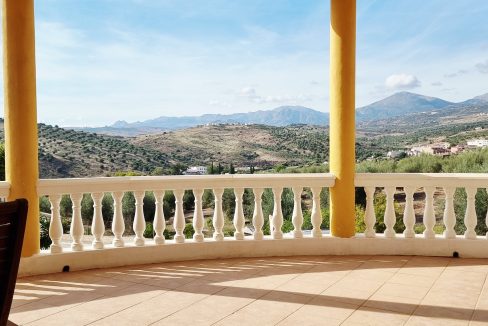 For sale independent villa with large swimming pool and views - BluCee Real Estate (19)
