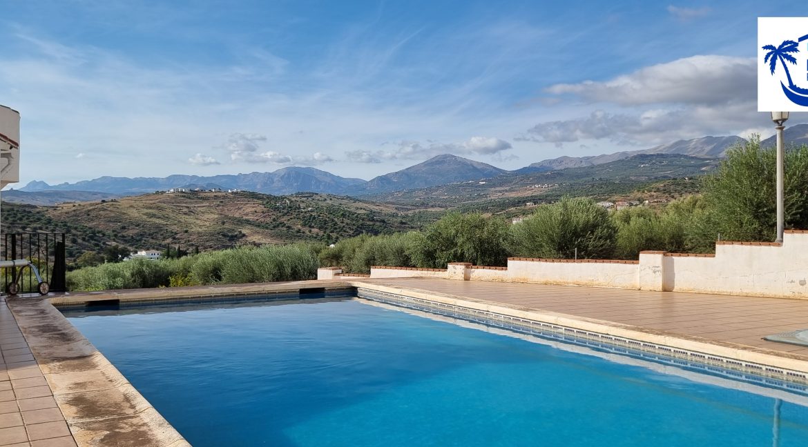 For sale independent villa with large swimming pool and views - BluCee Real Estate (3)
