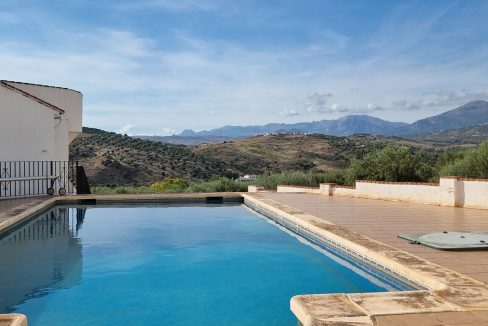 For sale independent villa with large swimming pool and views - BluCee Real Estate (4)