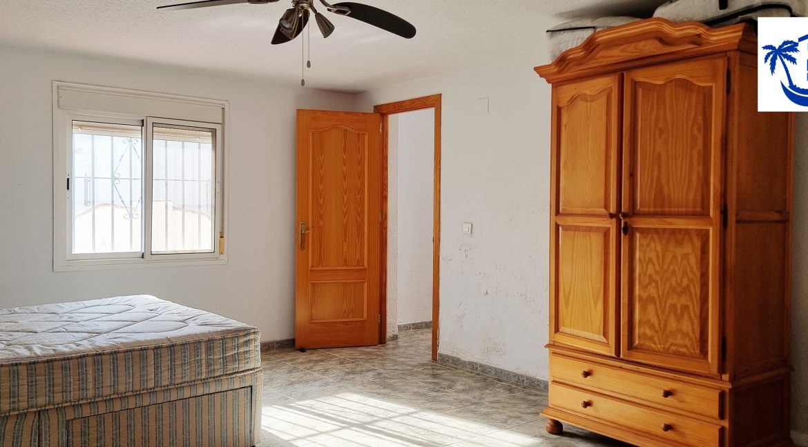 For sale independent villa with large swimming pool and views - BluCee Real Estate (5)