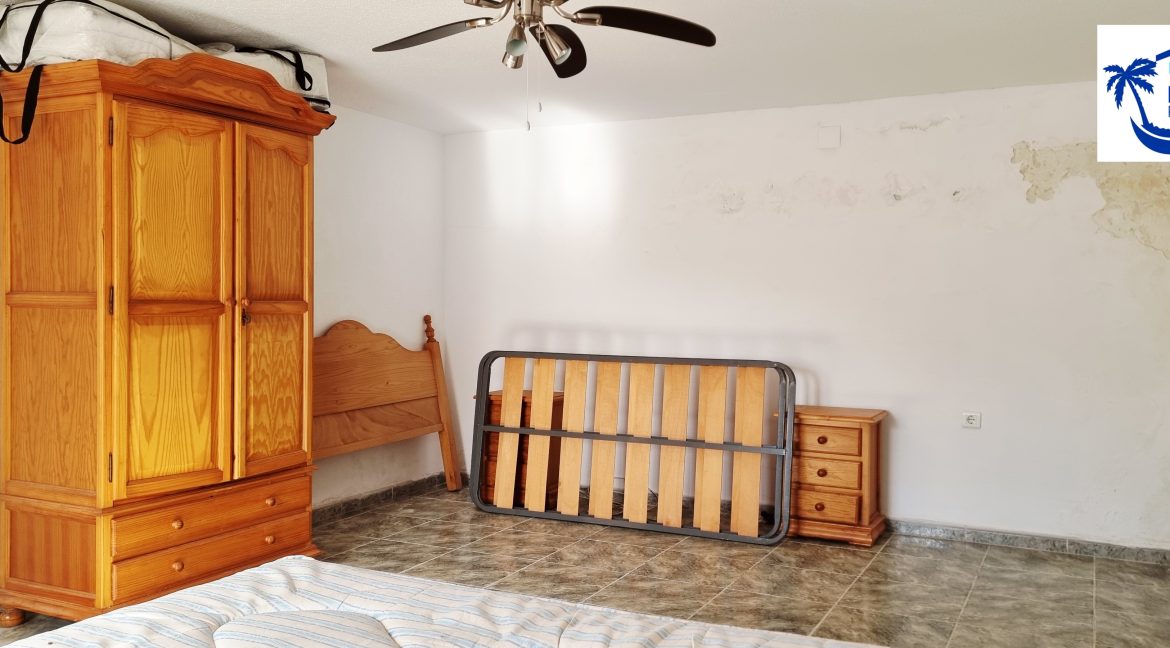 For sale independent villa with large swimming pool and views - BluCee Real Estate (6)